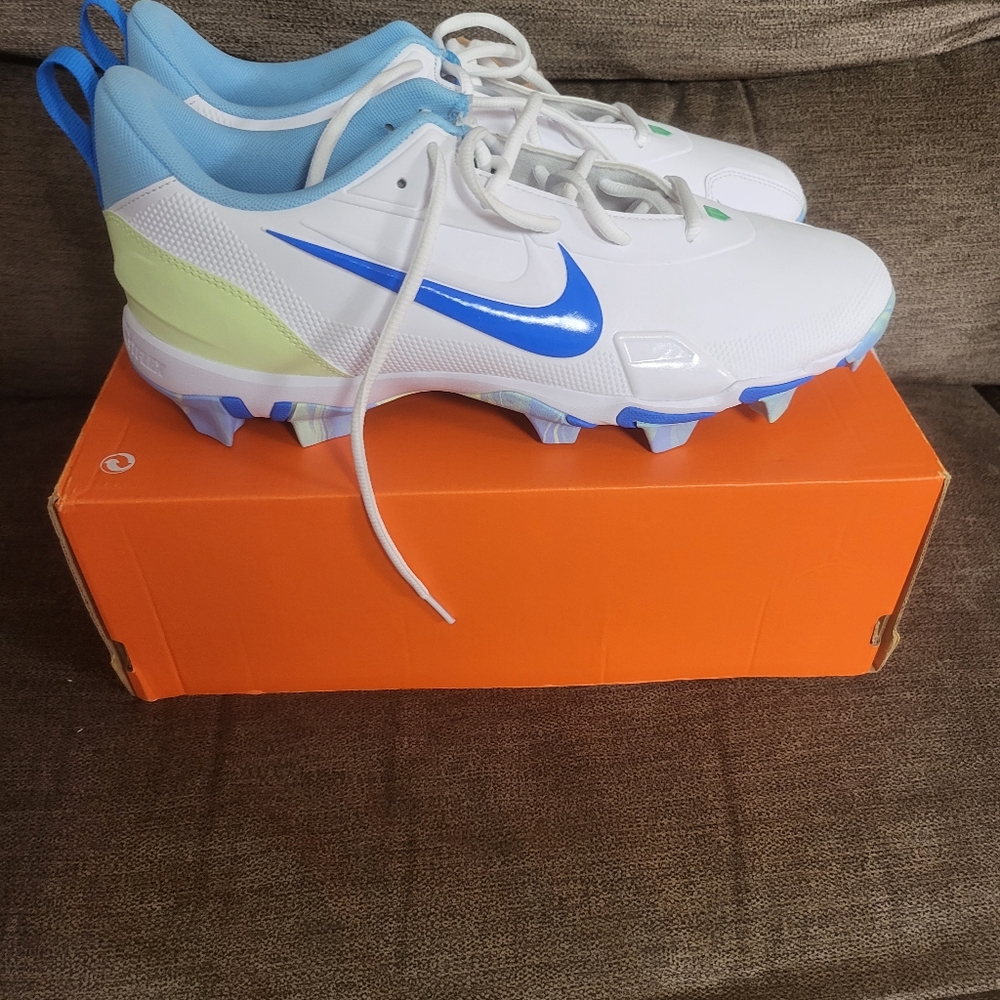 New Nike Trout cleats size 10. New in box without top never worn